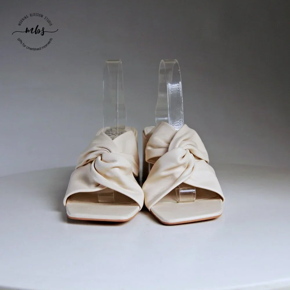 NWT Vince Camuto Jenabie‎ Leather Block Heel Sandals Cream Women 11